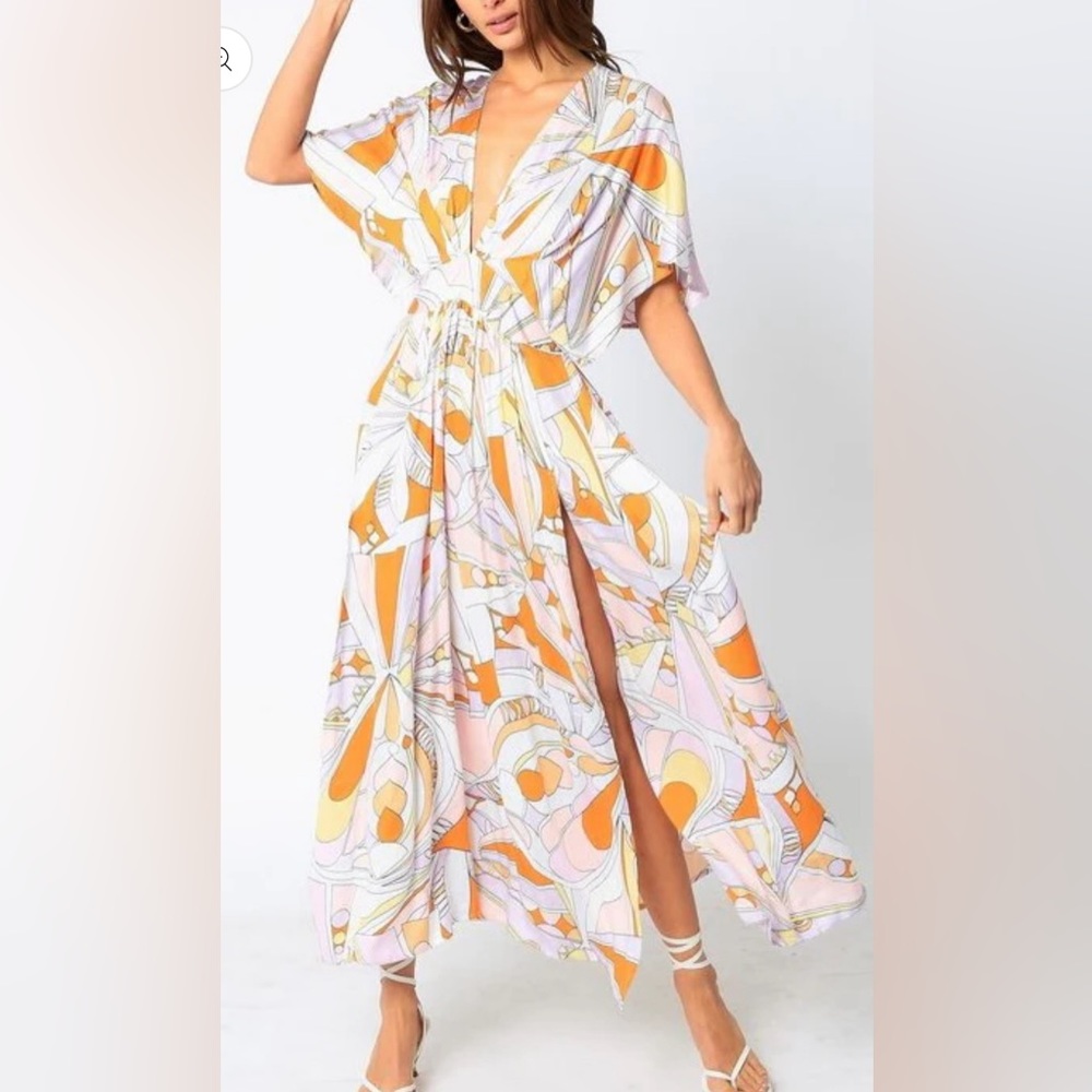 Flowy pattern dress with slits on each side!!